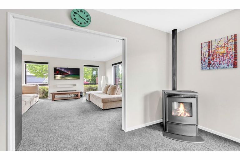 Photo of property in 16 Huntingdon Drive, Rangiora, 7400