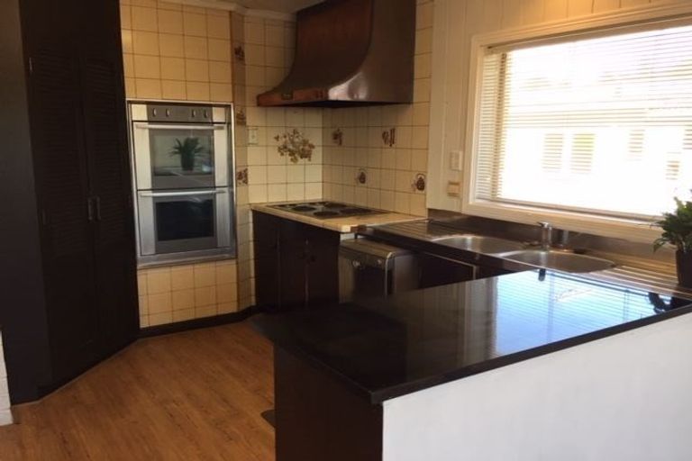 Photo of property in 16 Jade Avenue, Pakuranga Heights, Auckland, 2010