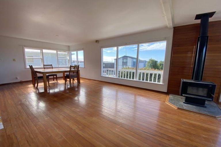 Photo of property in 54 Potter Avenue, Northcote, Auckland, 0627
