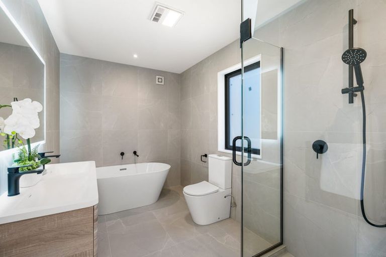 Photo of property in 127a Te Atatu Road, Te Atatu South, Auckland, 0610