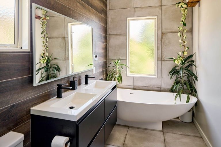 Photo of property in 71 Wyndrum Avenue, Waterloo, Lower Hutt, 5011