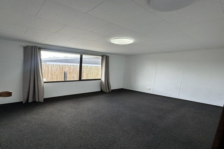 Photo of property in 2/8 Marinich Drive, Ranui, Auckland, 0612