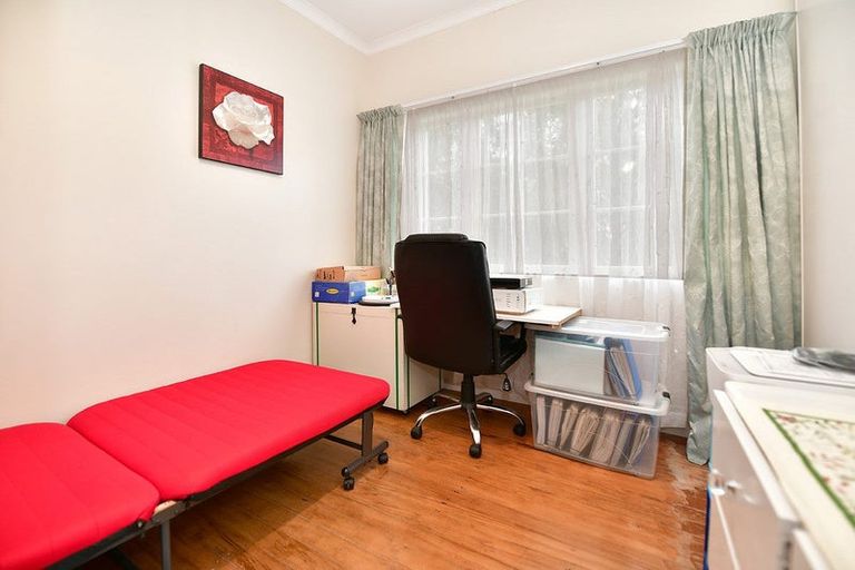 Photo of property in 31 William Hadlow Place, Hatfields Beach, Orewa, 0931