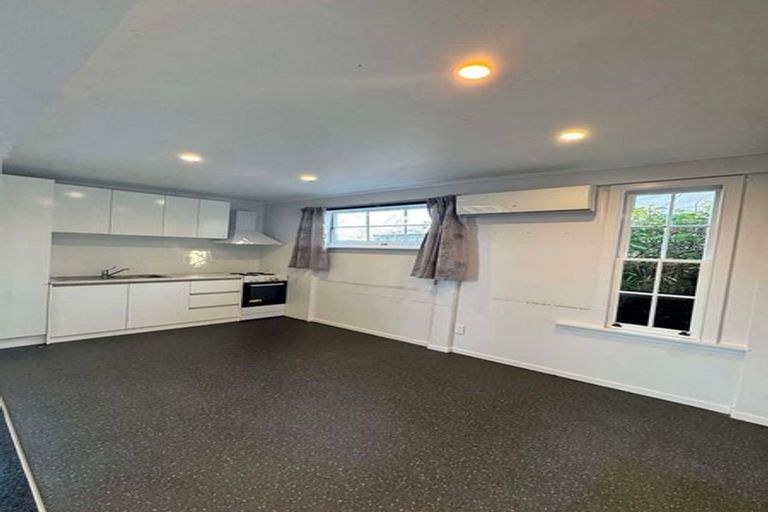 Photo of property in 103 Luckens Road, West Harbour, Auckland, 0618