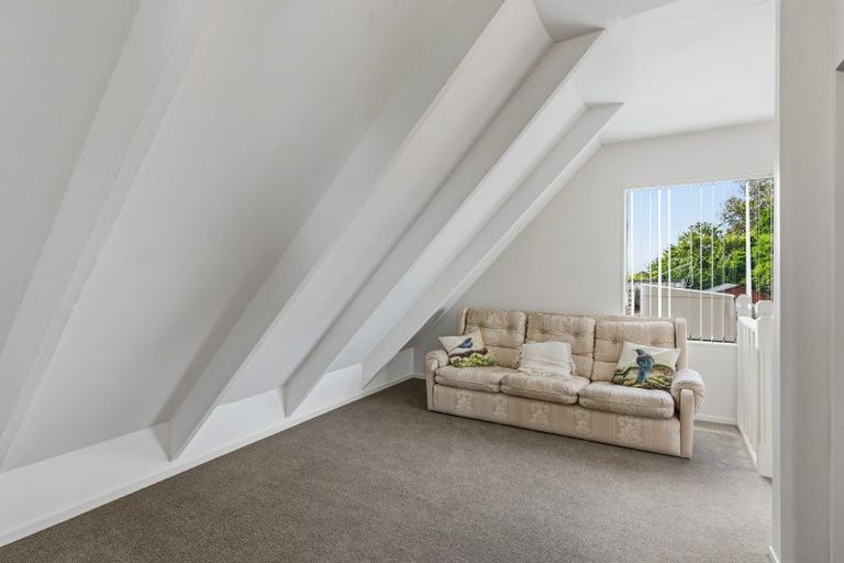 Photo of property in 11 Oakwood Grove, Paraparaumu Beach, Paraparaumu, 5032