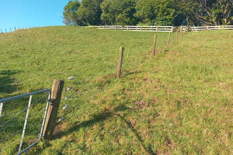 Photo of property in 126 Awai Road, Tarurutangi, New Plymouth, 4372