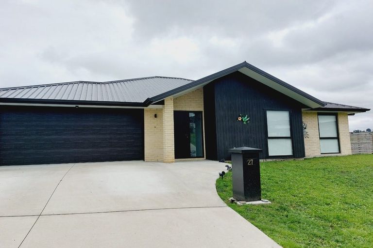 Photo of property in 27 Leathem Crescent, Pokeno, 2402
