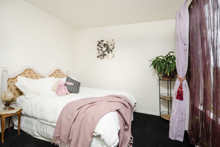 Photo of property in 15 Albionvale Road, Glen Eden, Auckland, 0602