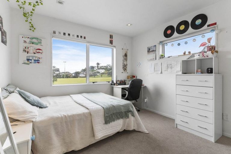 Photo of property in 11 William Bayes Place, Red Beach, 0932