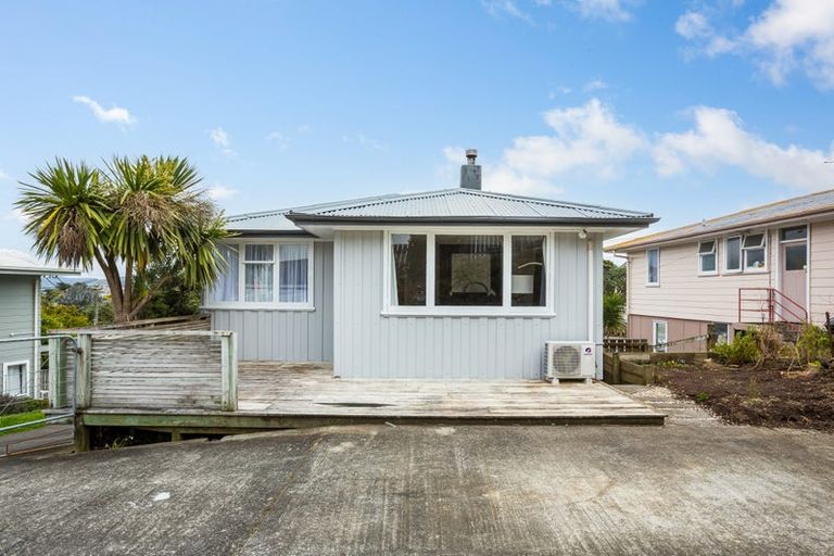 Photo of property in 18 Owhiti Street, Titahi Bay, Porirua, 5022