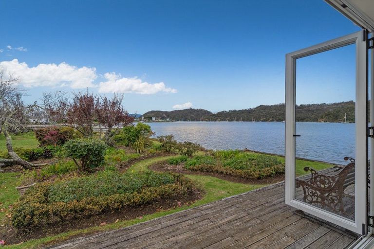 Photo of property in 96 Albert Street, Whitianga, 3510