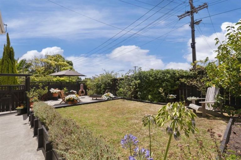 Photo of property in 1/5 Moana Avenue, Belmont, Auckland, 0622