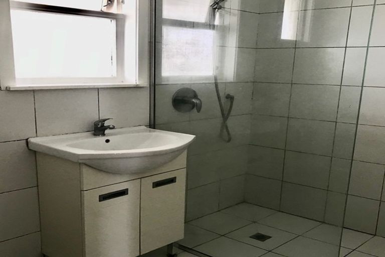 Photo of property in 4 Grande Vue Road, Papatoetoe, Auckland, 2025