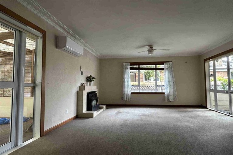 Photo of property in 58 Taikata Road, Te Atatu Peninsula, Auckland, 0610