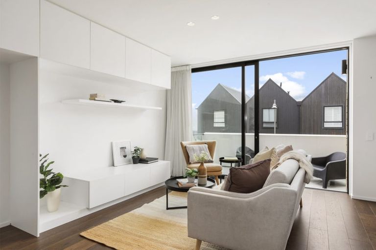 Photo of property in 15 Jean Caldwell Way, Island Bay, Wellington, 6023