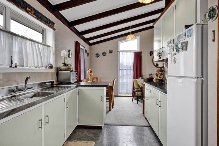 Photo of property in 16 Karaka Street, Inglewood, 4330