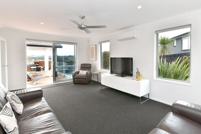 Photo of property in 6 Skipjack Pass, Silverdale, 0932