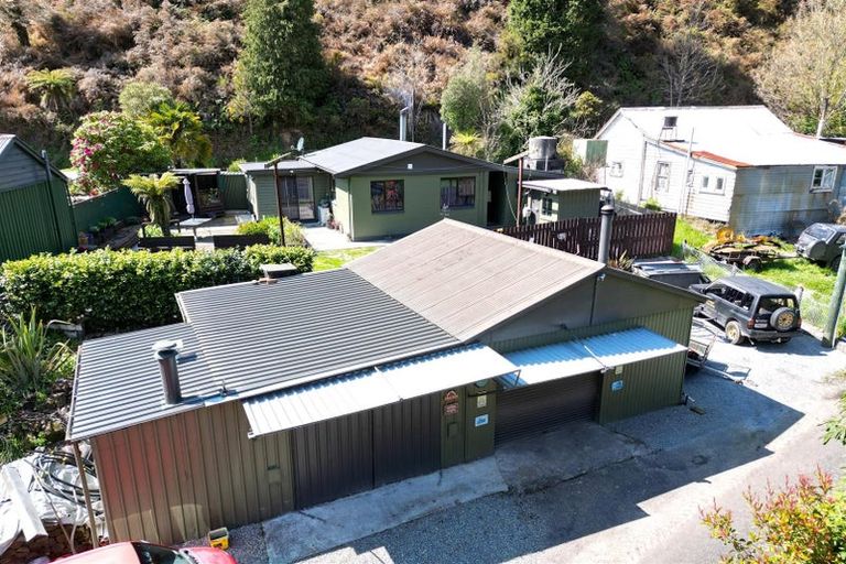 Photo of property in 20 Ramsay Street, Blacks Point, Reefton, 7830