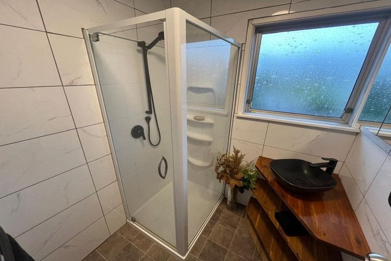 Photo of property in 4/305 Great North Road, Henderson, Auckland, 0612