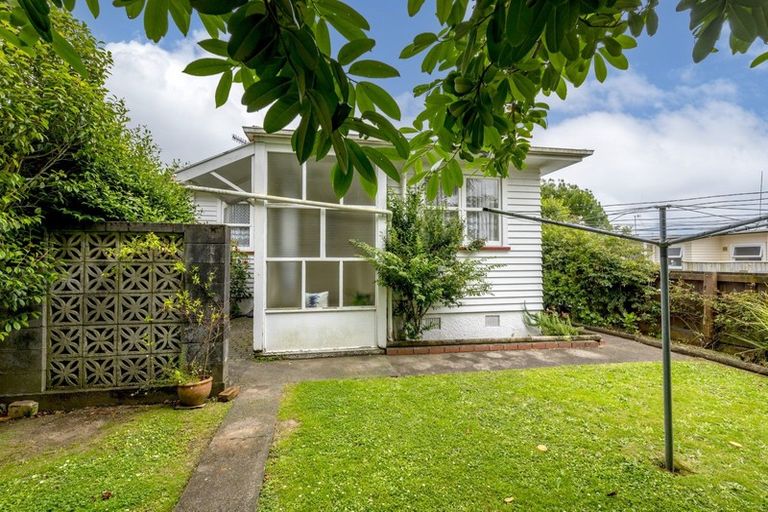 Photo of property in 3 Churchill Street, Levin, 5510