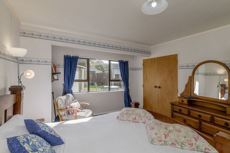 Photo of property in 13 Atarau Grove, Paraparaumu, 5032