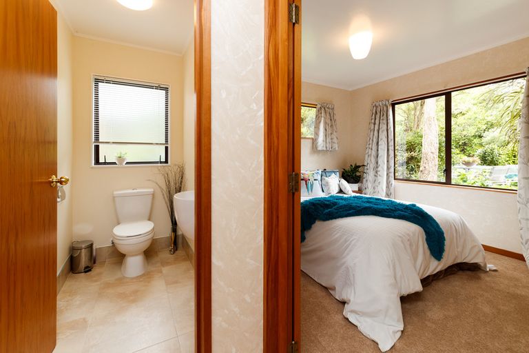 Photo of property in 126 Atawhai Road, Fitzherbert, Palmerston North, 4410