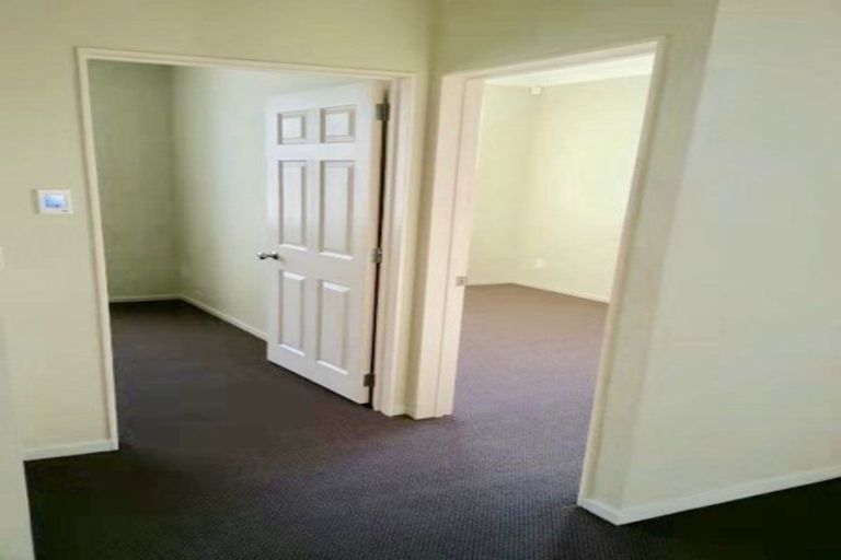 Photo of property in 2 Ballyward Close, East Tamaki, Auckland, 2013