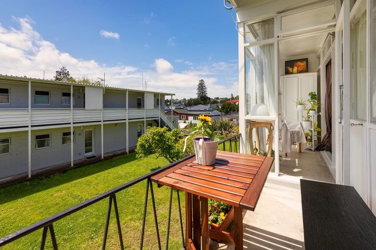 Photo of property in Balmoral Court, 2/130a Balmoral Road, Mount Eden, Auckland, 1024