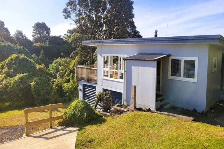 Photo of property in 12 Takarei Terrace, Mokau, 4376
