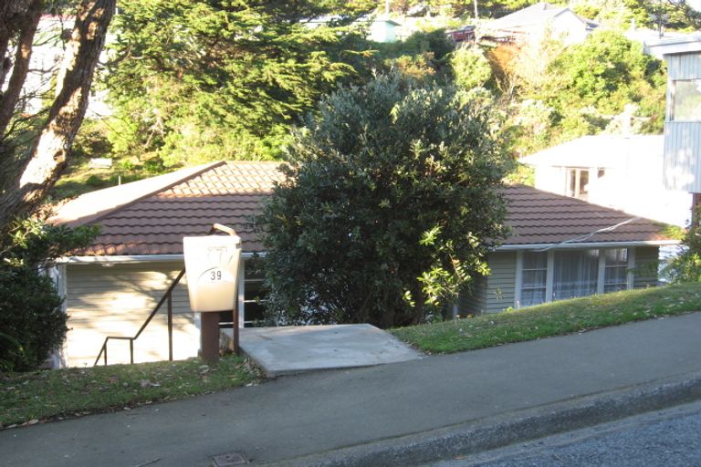Photo of property in 39 Lyndfield Lane, Newlands, Wellington, 6037