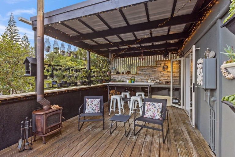 Photo of property in 220 Wade River Road, Wade Heads, Whangaparaoa, 0932