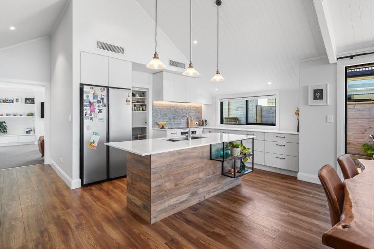 Photo of property in 8 Goldstone Place, Omokoroa, 3114