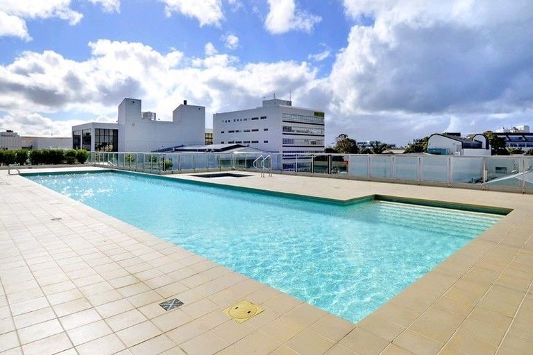 Photo of property in Sentinel Apartments, 1402/3 Northcroft Street, Takapuna, Auckland, 0622