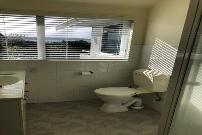 Photo of property in 4 Portal Place, Murrays Bay, Auckland, 0630
