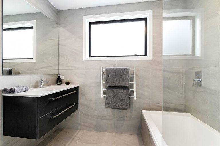 Photo of property in 15a Mackinnon Terrace, Sunshine Bay, Queenstown, 9300