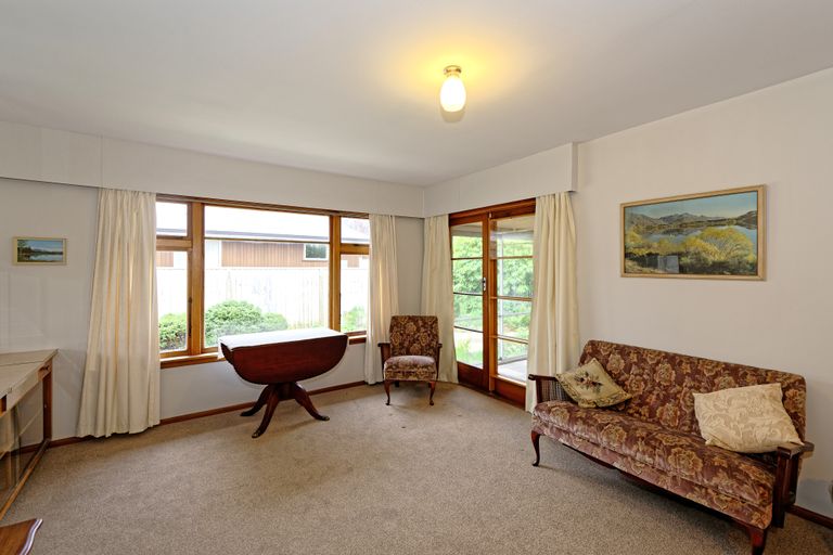 Photo of property in 21 Kinnaird Place, Hillmorton, Christchurch, 8025