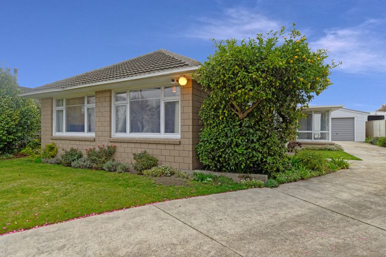 Photo of property in 21 Kinnaird Place, Hillmorton, Christchurch, 8025