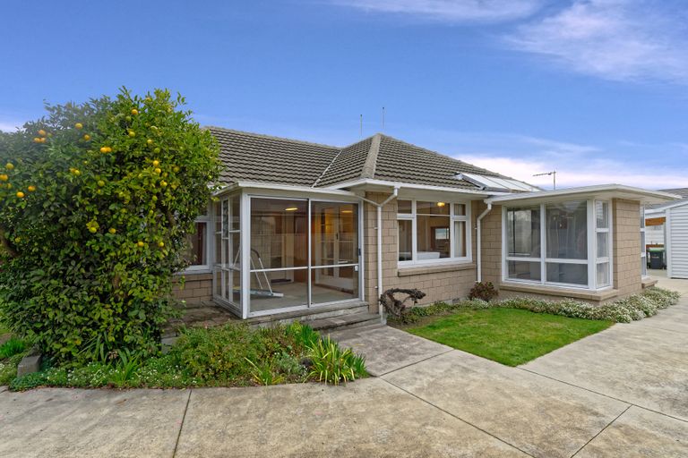 Photo of property in 21 Kinnaird Place, Hillmorton, Christchurch, 8025