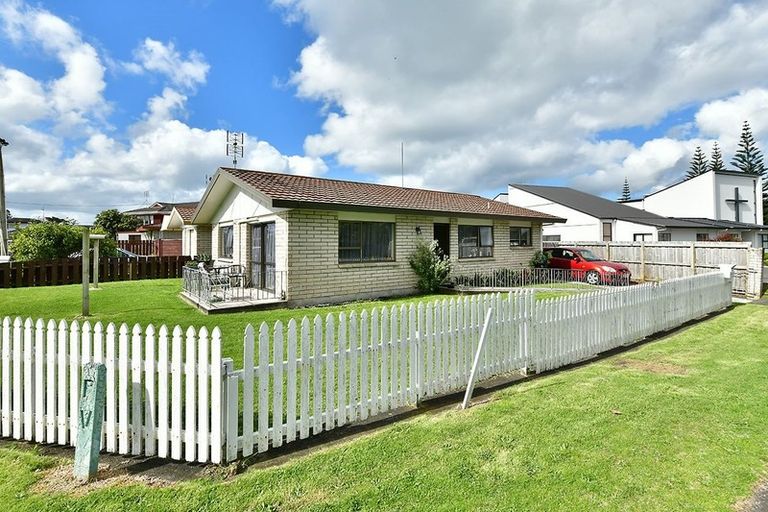 Photo of property in 3 Centreway Road, Orewa, 0931