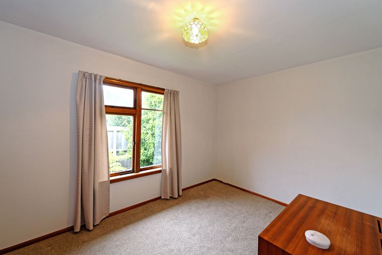 Photo of property in 21 Kinnaird Place, Hillmorton, Christchurch, 8025