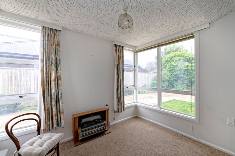 Photo of property in 21 Kinnaird Place, Hillmorton, Christchurch, 8025