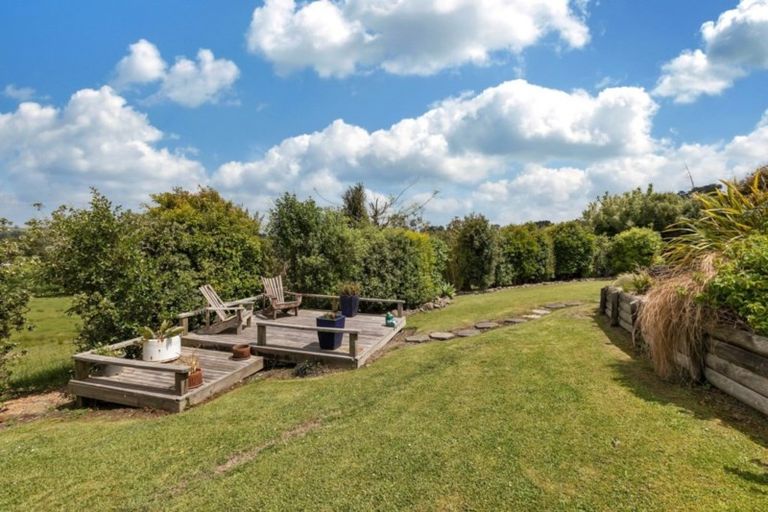 Photo of property in 18 Marohemo Road, Maungaturoto, 0583