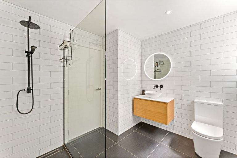 Photo of property in 16 Rewi Street, Torbay, Auckland, 0630