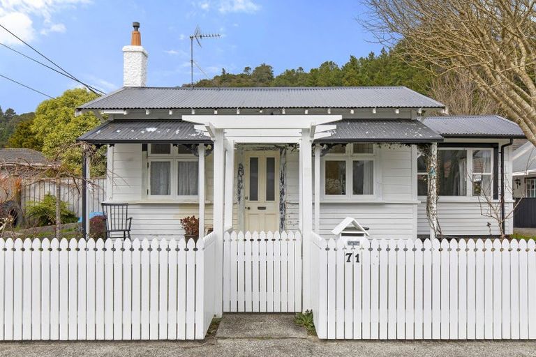 Photo of property in 71 Wilford Street, Wallaceville, Upper Hutt, 5018