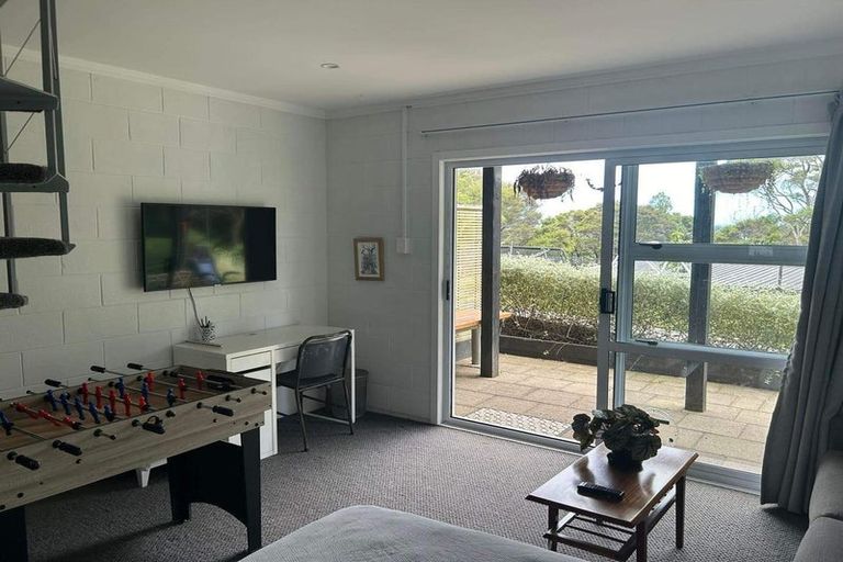 Photo of property in 56 Valley View Road, Glenfield, Auckland, 0629