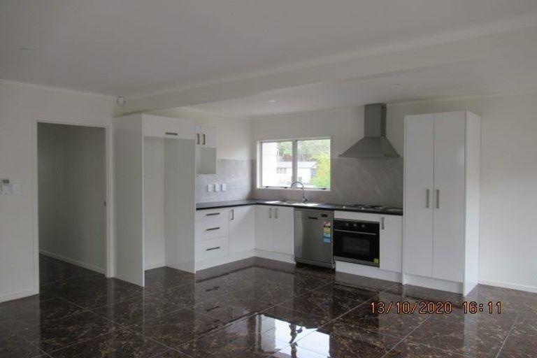 Photo of property in 15 Fernhaven Place, Massey, Auckland, 0614
