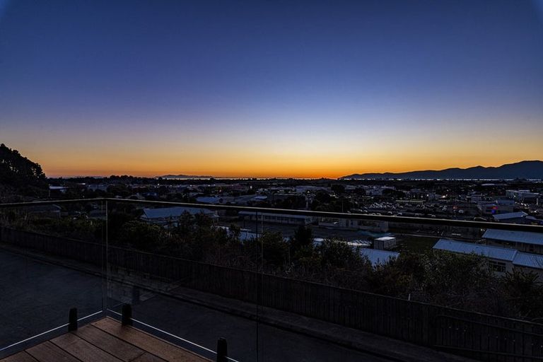 Photo of property in 37 Ruapehu Street, Paraparaumu, 5032