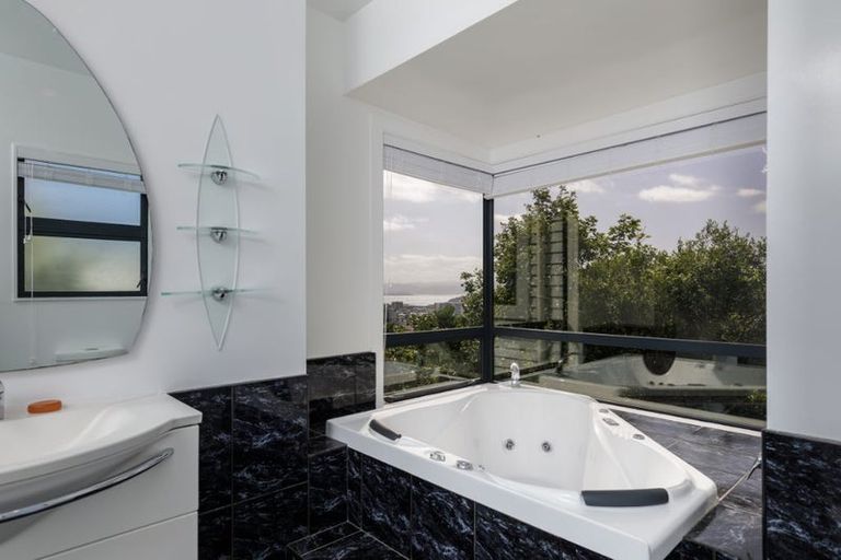 Photo of property in 9 Durham Crescent, Aro Valley, Wellington, 6021