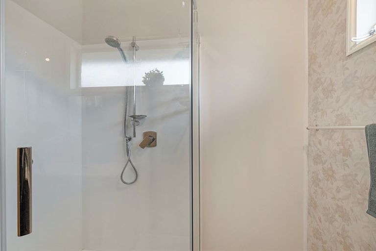 Photo of property in 12 Lomax Place, Islington, Christchurch, 8042