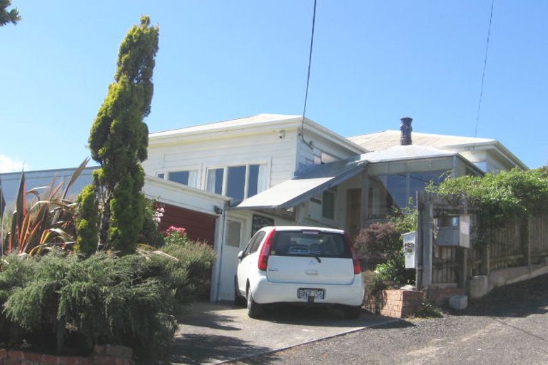 Photo of property in 70 Harbour View Road, Northland, Wellington, 6012